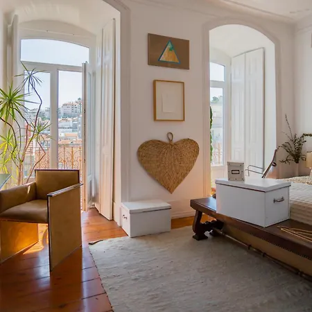 Life In Colour & Art - Charming 3bed *