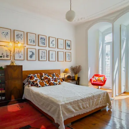 Life In Colour & Art - Charming 3bed Apartment