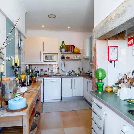 Life In Colour & Art - Charming 3bed