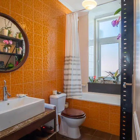 Apartment Life In Colour & Art - Charming 3bed Lisbon