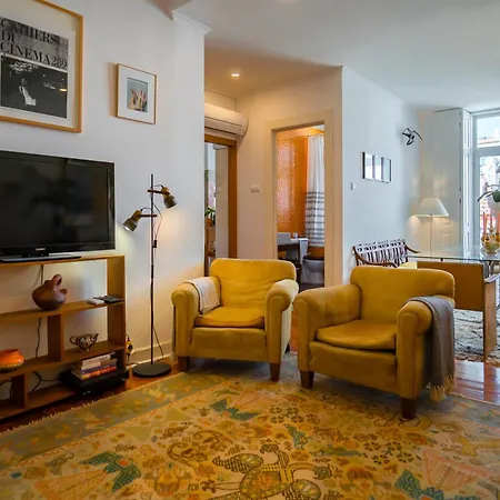 Apartment Life In Colour & Art - Charming 3bed