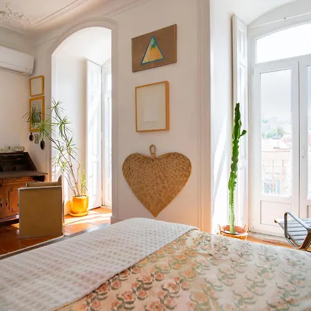 Life In Colour & Art - Charming 3bed Apartment