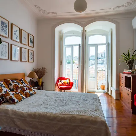 Apartment Life In Colour & Art - Charming 3bed